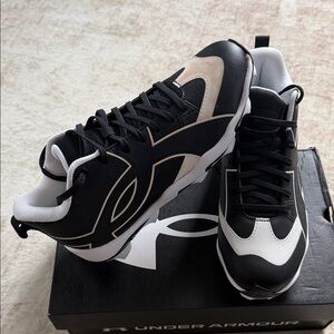 Under Armour Youth Leadoff Icon Mid Rm Jr Baseball Cleats Size 6Y Boys Girls